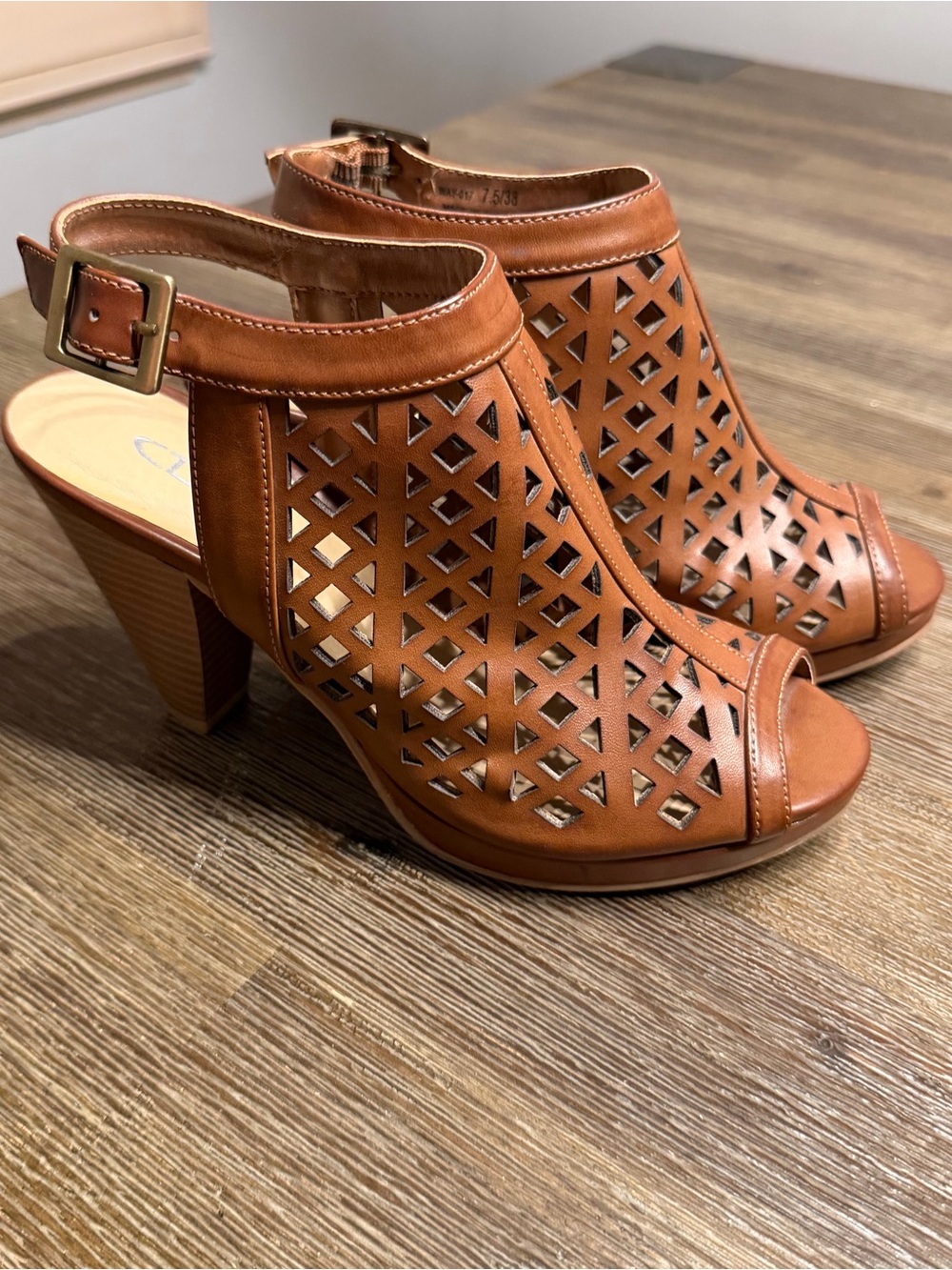Womens Open-Toe Laser-Cut Block Heels - Tan
